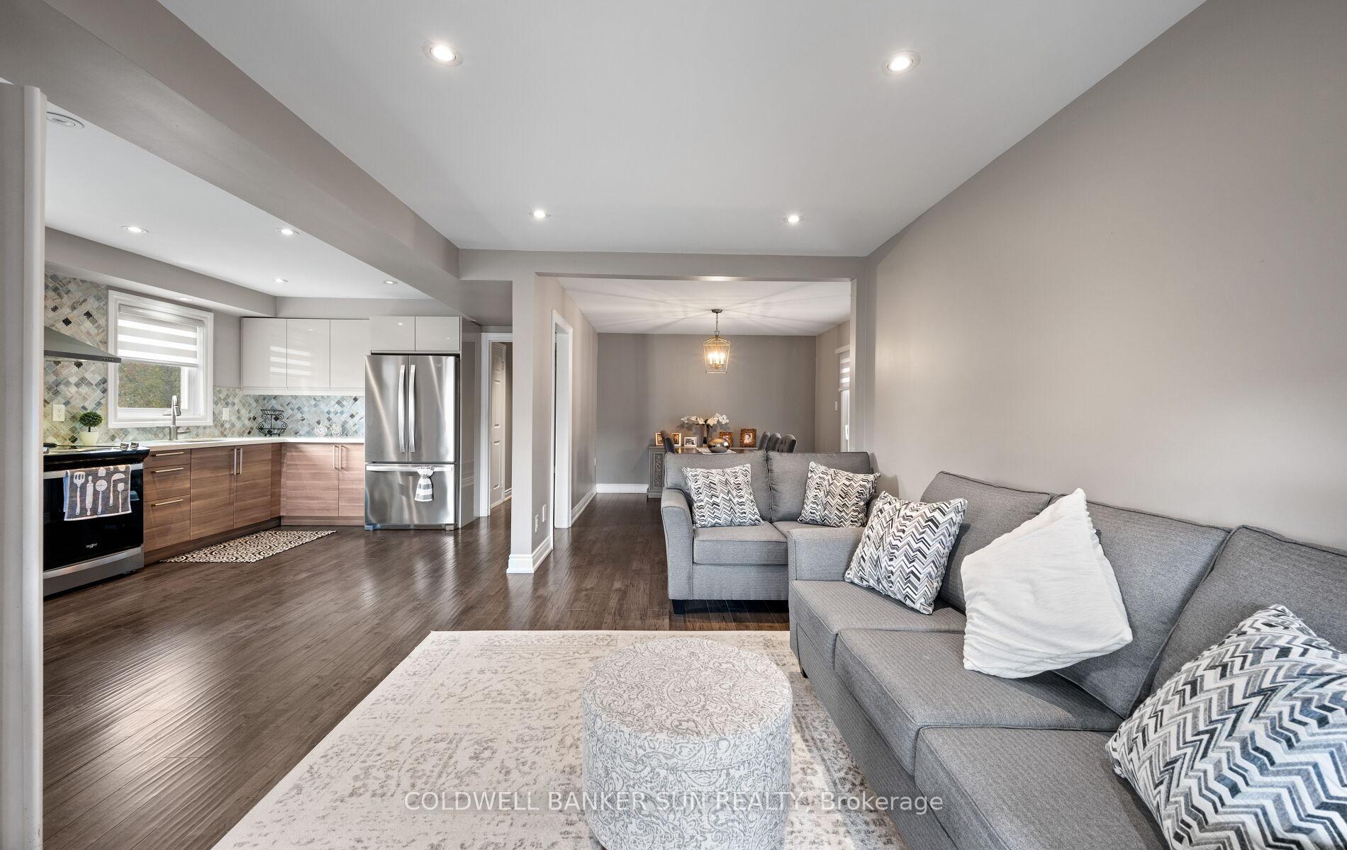 Photo 13 of 10 Corsham Place, Caledon, Bolton East — HOMEH