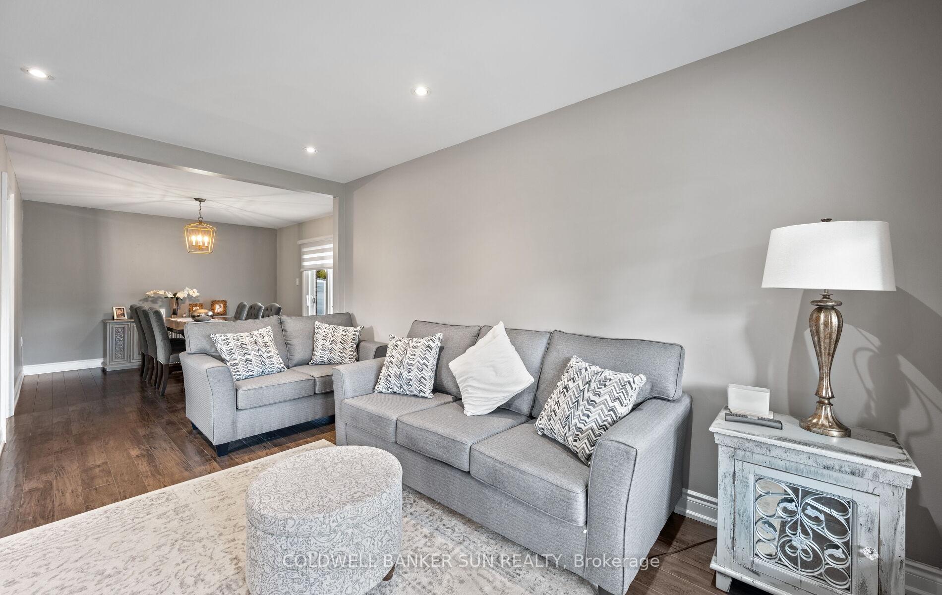 Photo 14 of 10 Corsham Place, Caledon, Bolton East — HOMEH