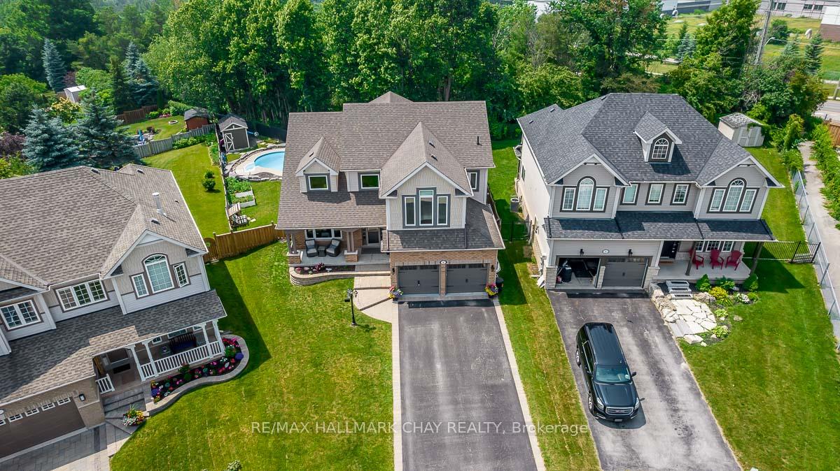 Photo 2 of 6 Strathmore Place, Barrie, Innis-Shore — HOMEH