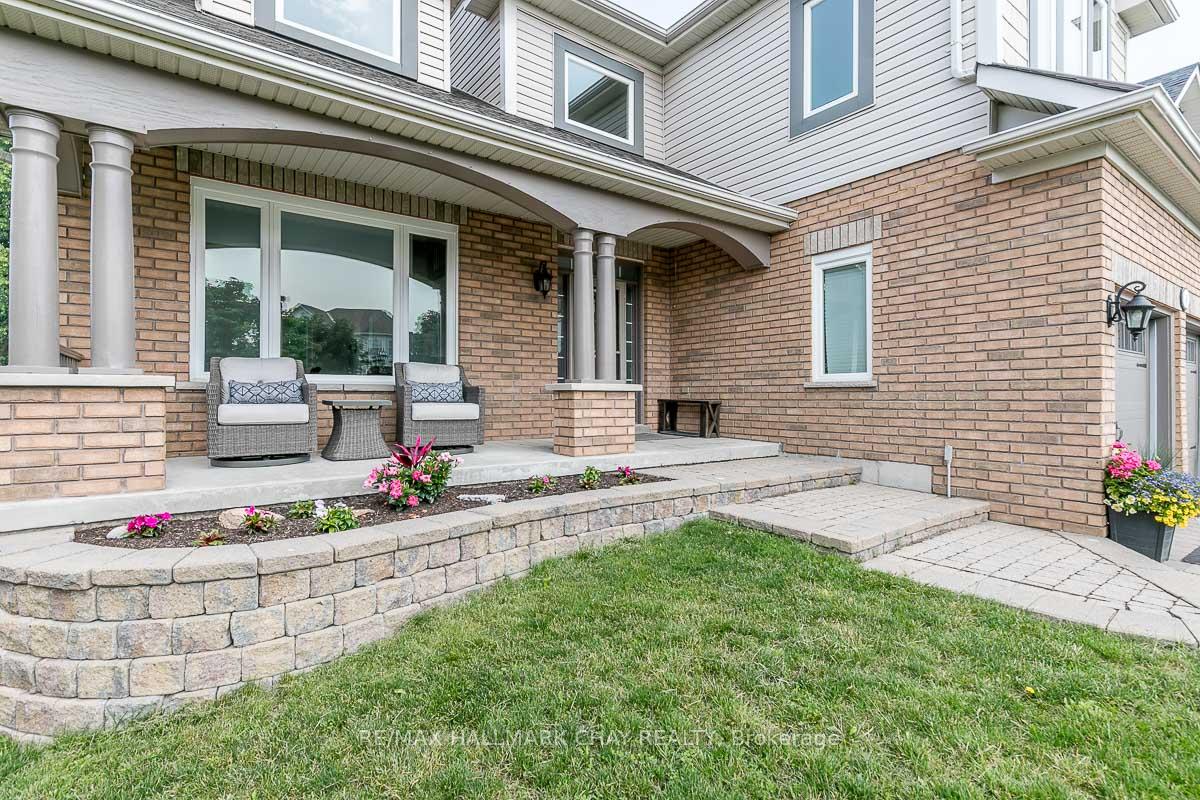 Photo 3 of 6 Strathmore Place, Barrie, Innis-Shore — HOMEH