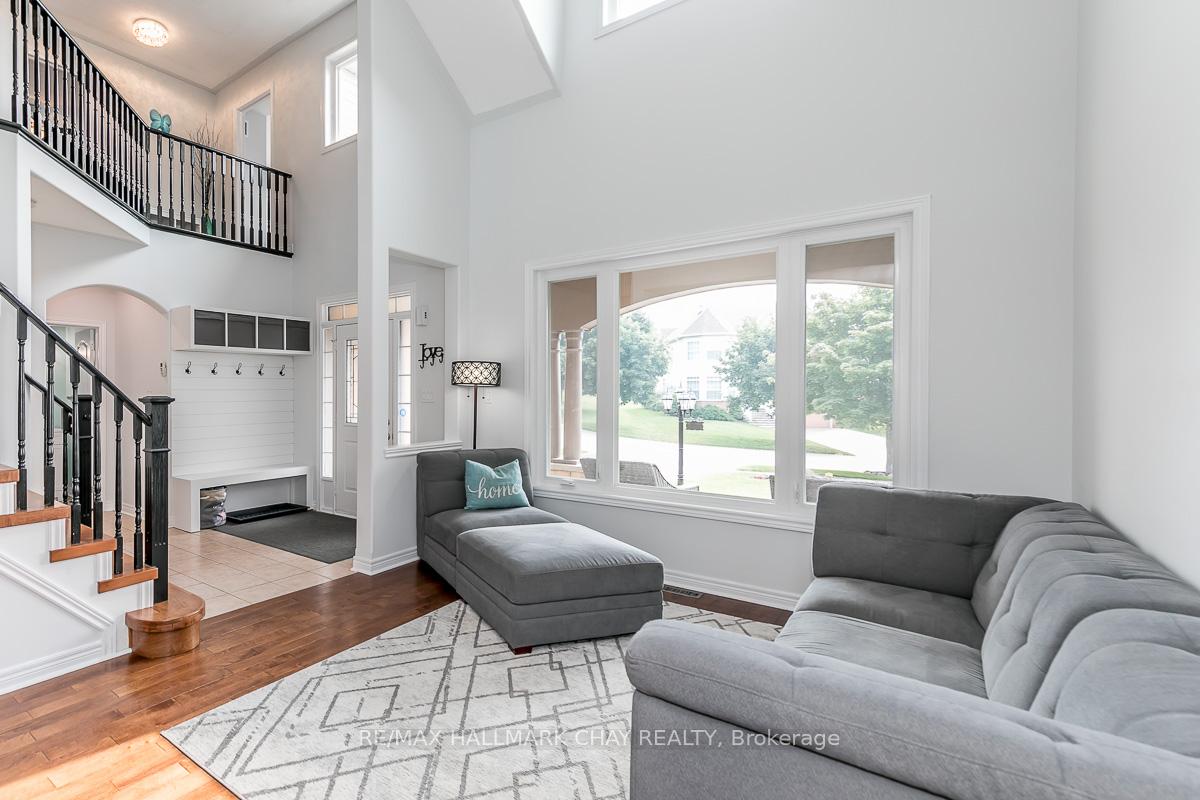Photo 5 of 6 Strathmore Place, Barrie, Innis-Shore — HOMEH