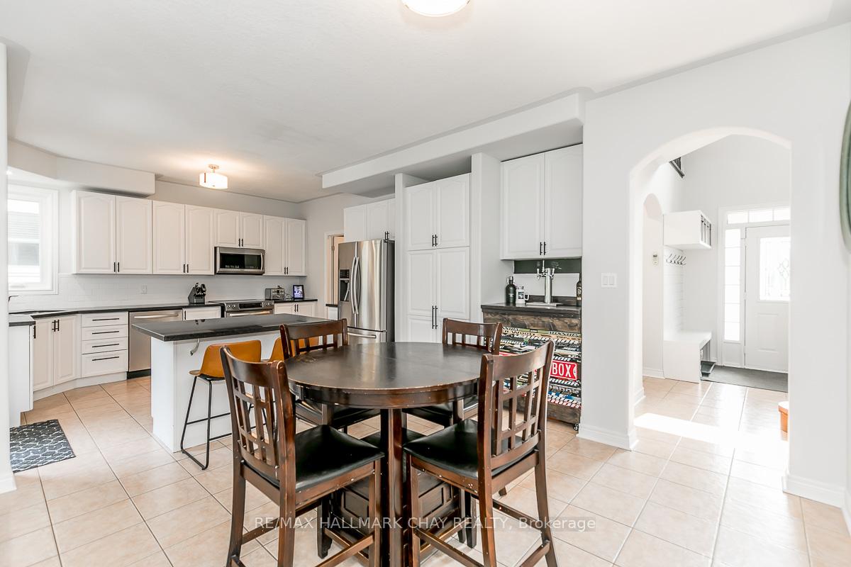 Photo 7 of 6 Strathmore Place, Barrie, Innis-Shore — HOMEH