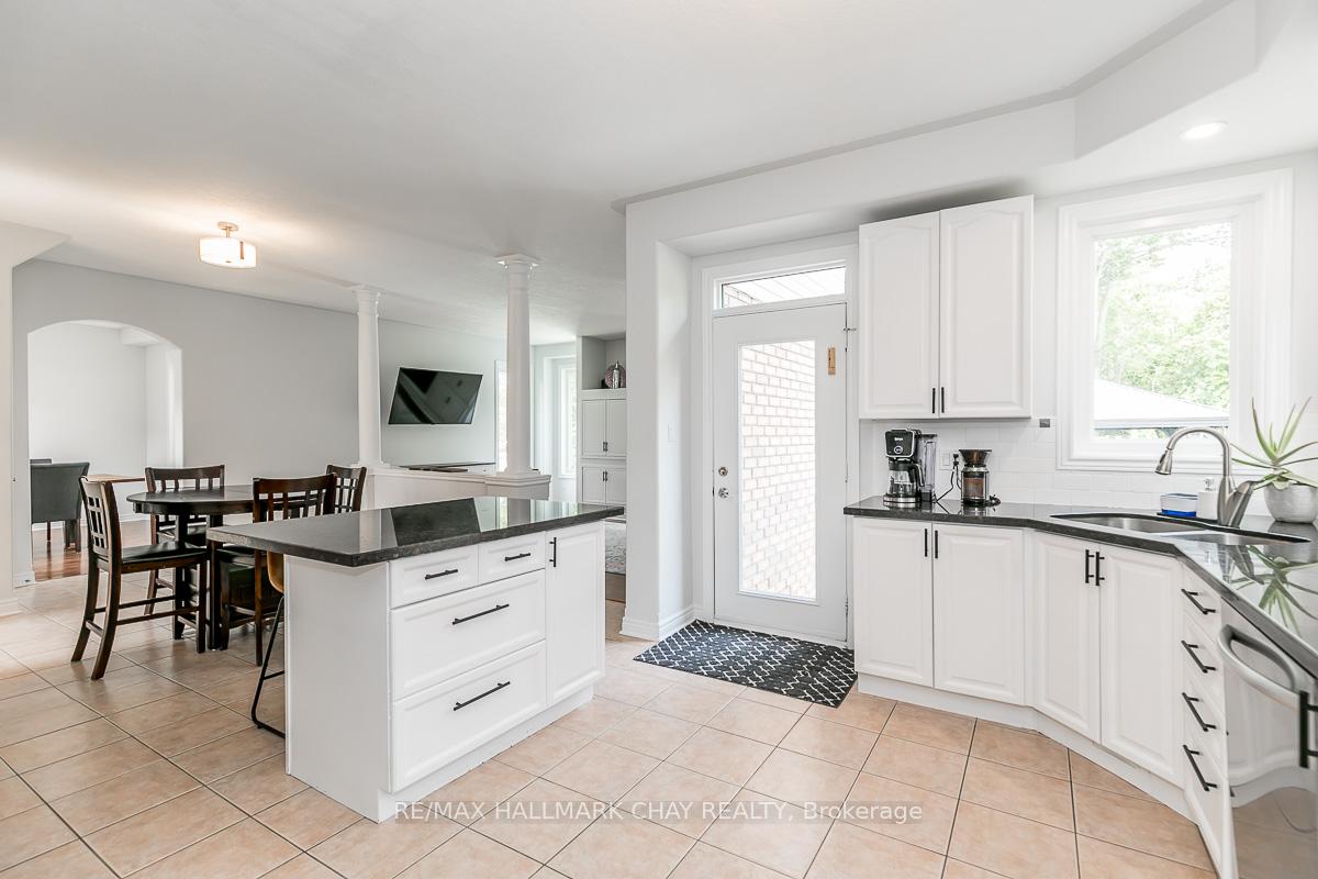 Photo 9 of 6 Strathmore Place, Barrie, Innis-Shore — HOMEH