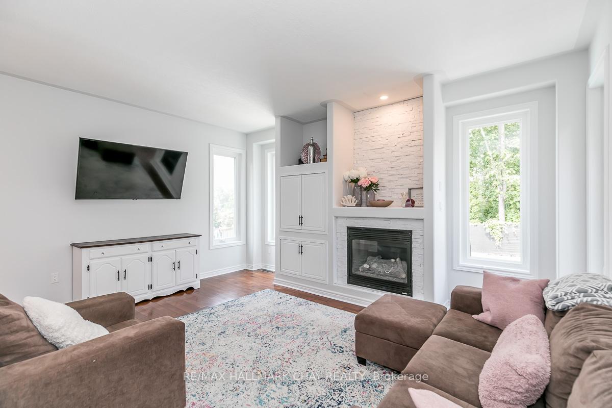 Photo 10 of 6 Strathmore Place, Barrie, Innis-Shore — HOMEH