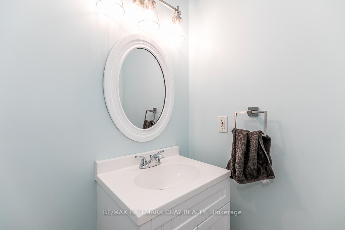 Photo 12 of 6 Strathmore Place, Barrie, Innis-Shore — HOMEH
