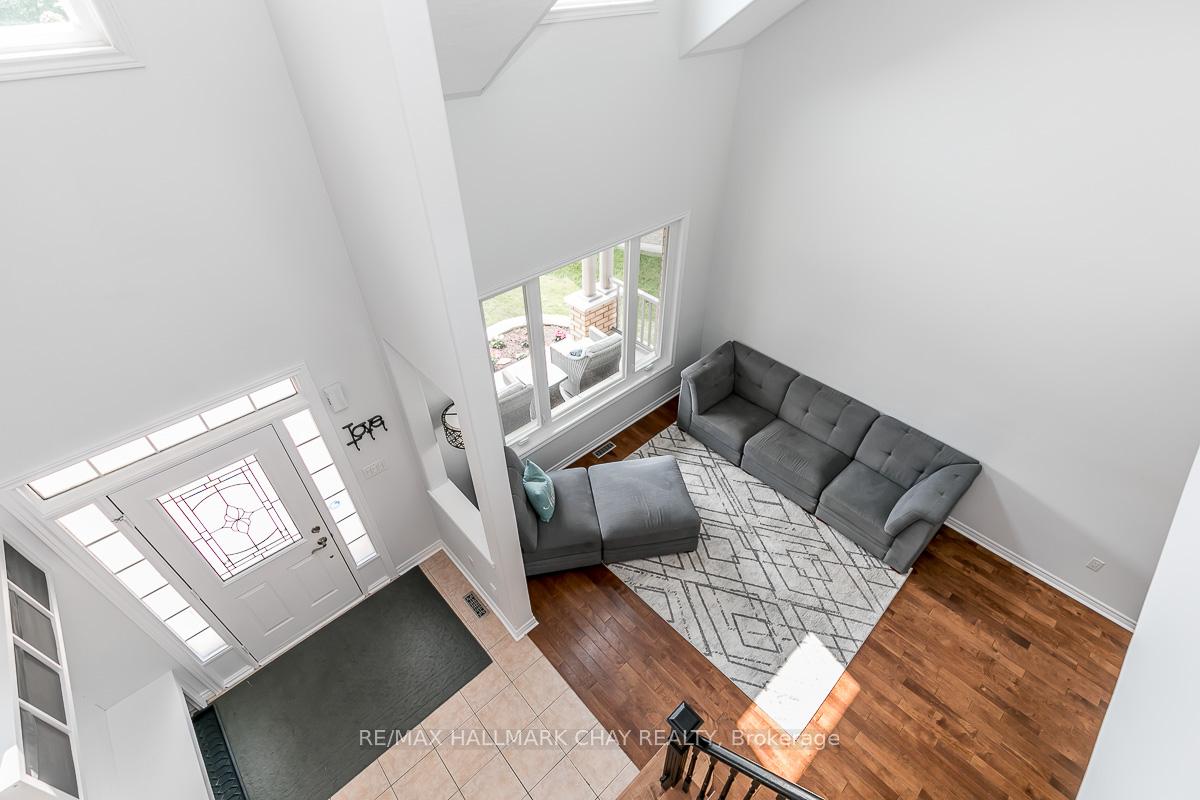Photo 13 of 6 Strathmore Place, Barrie, Innis-Shore — HOMEH