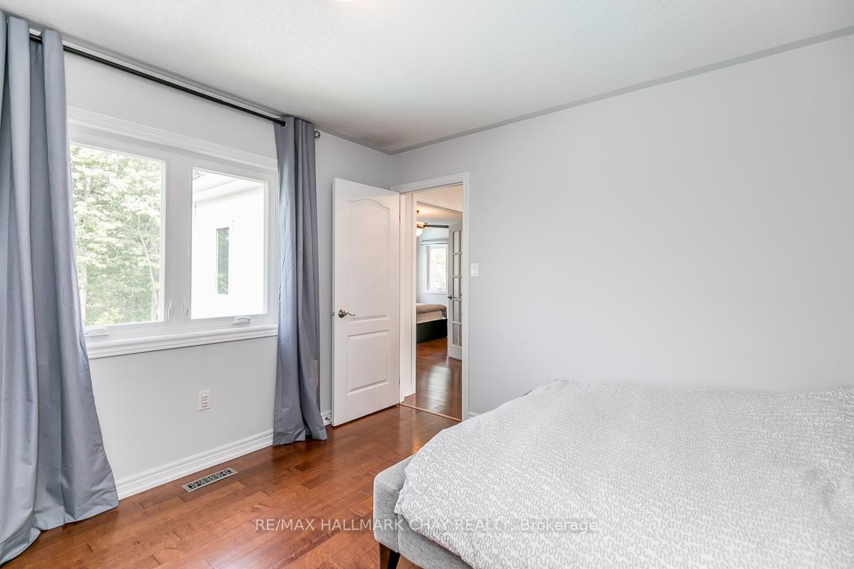Photo 18 of 6 Strathmore Place, Barrie, Innis-Shore — HOMEH