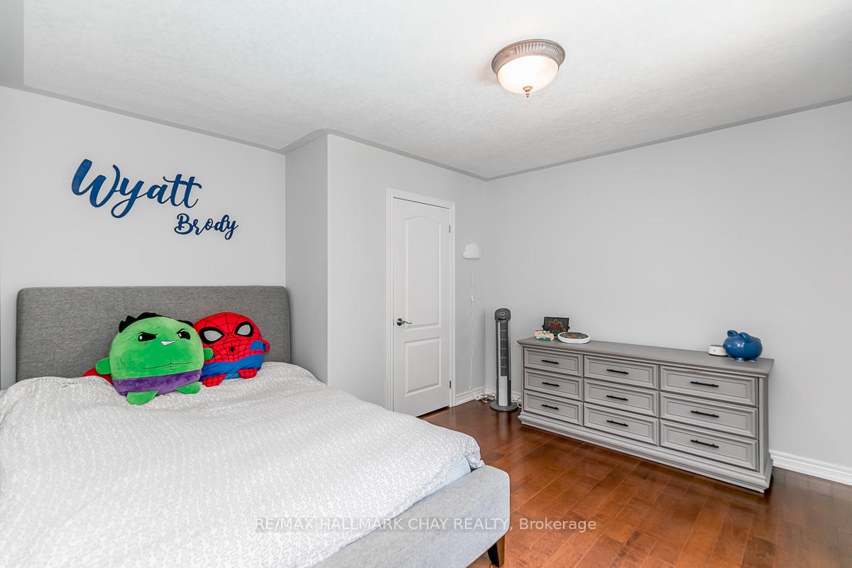 Photo 19 of 6 Strathmore Place, Barrie, Innis-Shore — HOMEH