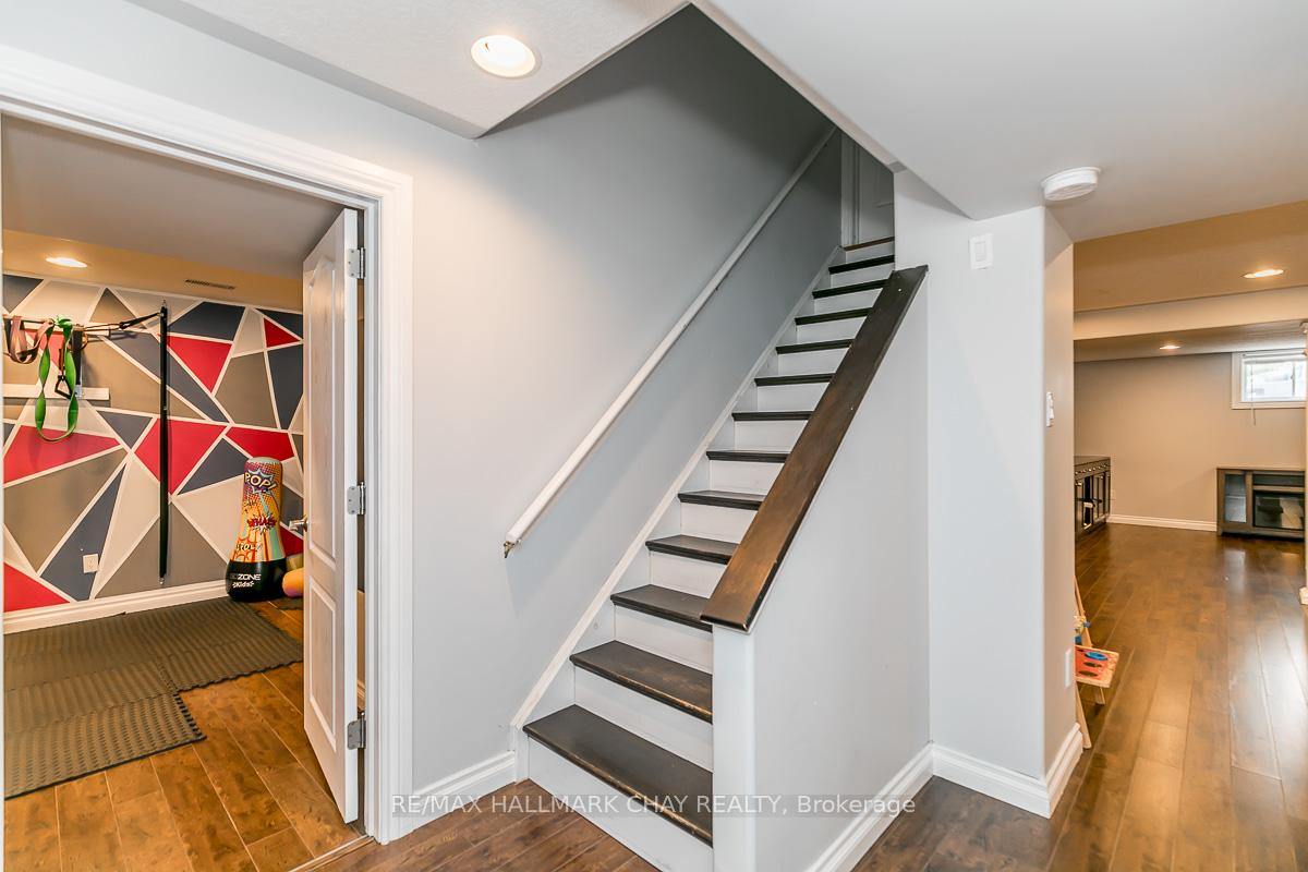 Photo 23 of 6 Strathmore Place, Barrie, Innis-Shore — HOMEH