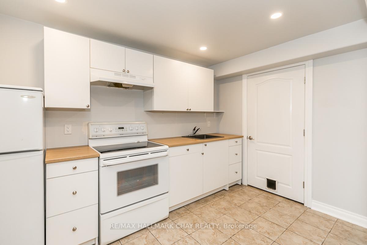 Photo 24 of 6 Strathmore Place, Barrie, Innis-Shore — HOMEH