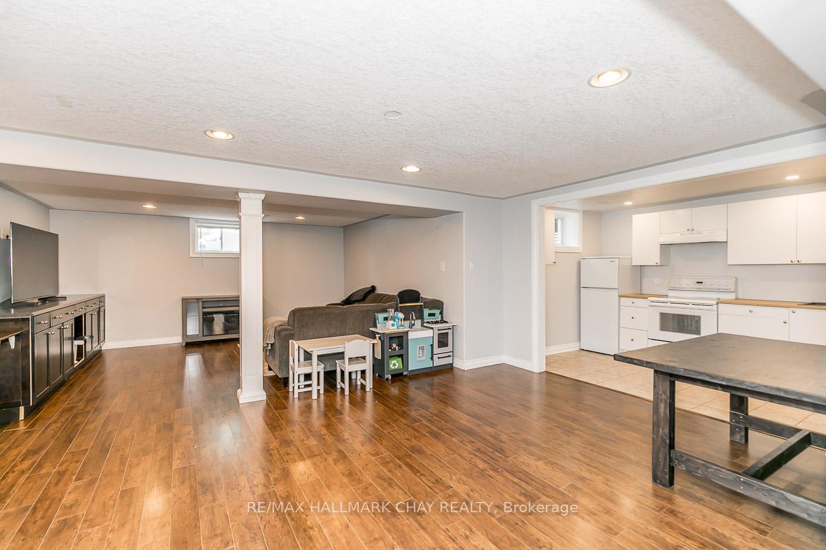 Photo 25 of 6 Strathmore Place, Barrie, Innis-Shore — HOMEH
