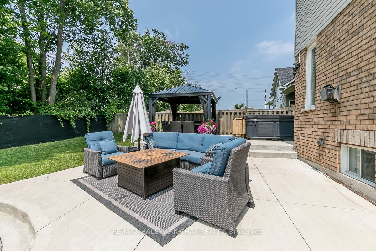 Photo 35 of 6 Strathmore Place, Barrie, Innis-Shore — HOMEH