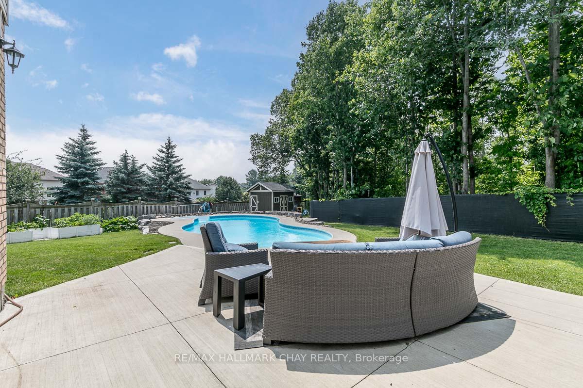 Photo 36 of 6 Strathmore Place, Barrie, Innis-Shore — HOMEH