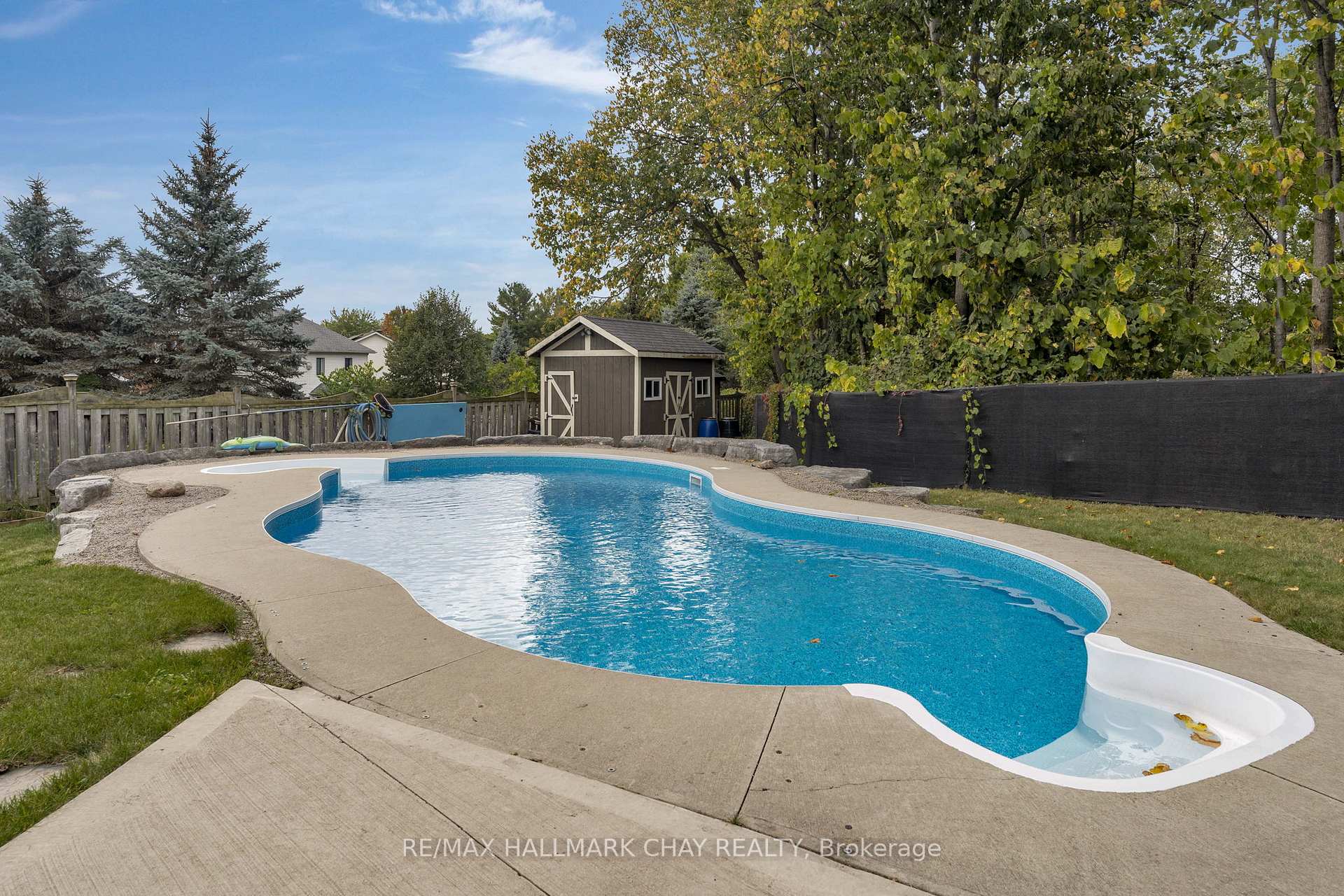 Photo 37 of 6 Strathmore Place, Barrie, Innis-Shore — HOMEH