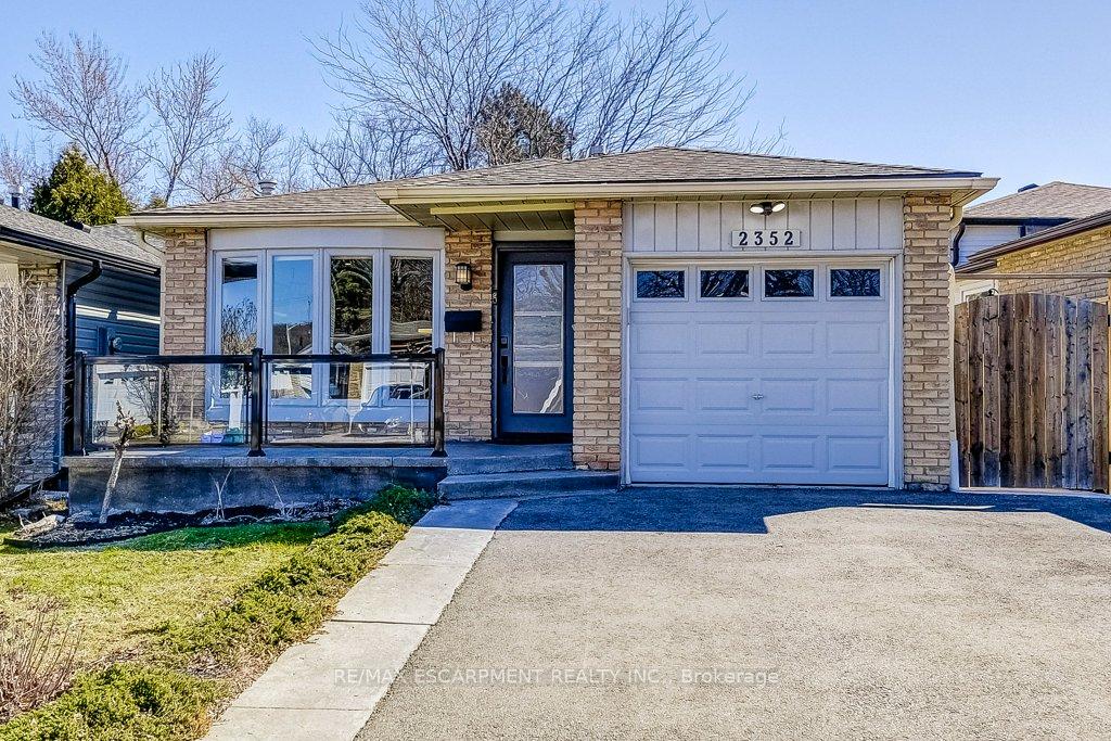 Photo 1 of 2352 Malcolm Crescent, Burlington, Brant Hills — HOMEH