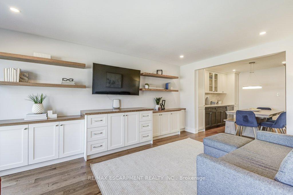Photo 4 of 2352 Malcolm Crescent, Burlington, Brant Hills — HOMEH