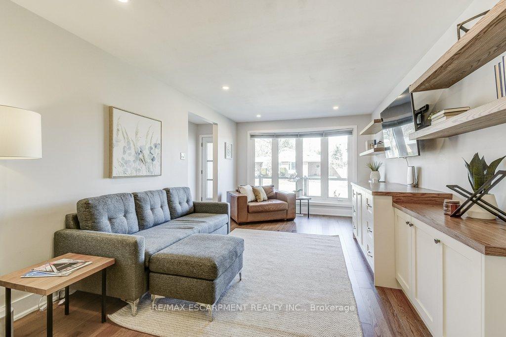Photo 5 of 2352 Malcolm Crescent, Burlington, Brant Hills — HOMEH