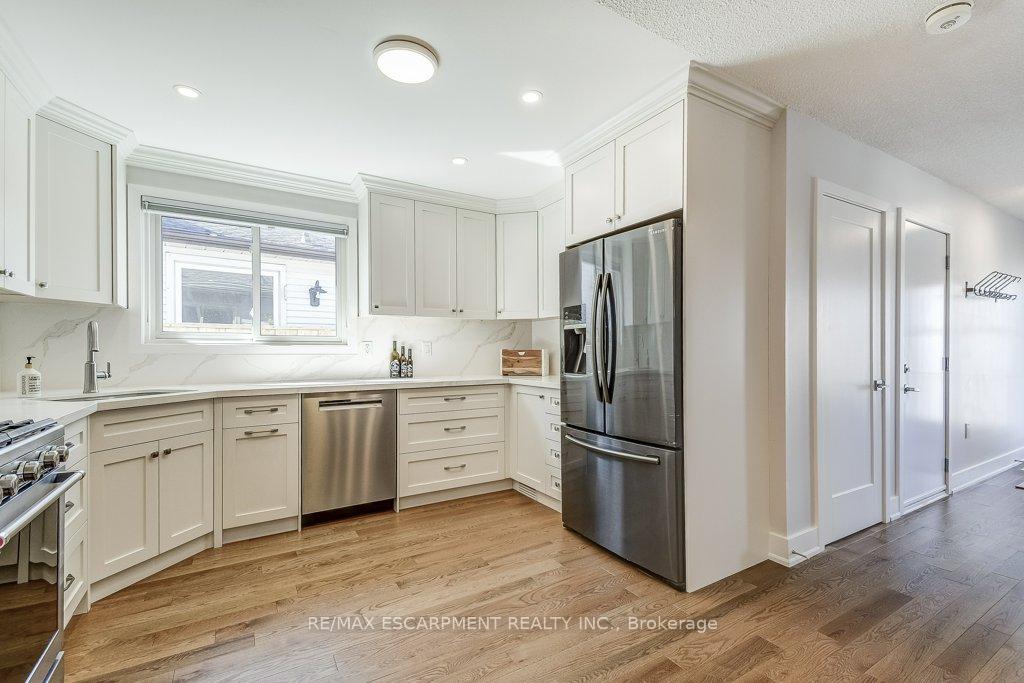 Photo 9 of 2352 Malcolm Crescent, Burlington, Brant Hills — HOMEH