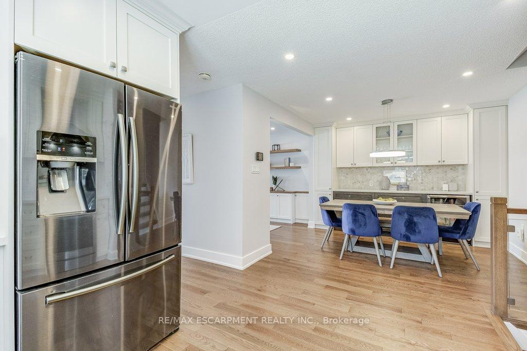 Photo 10 of 2352 Malcolm Crescent, Burlington, Brant Hills — HOMEH