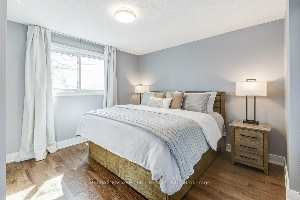 Photo 11 of 2352 Malcolm Crescent, Burlington, Brant Hills — HOMEH