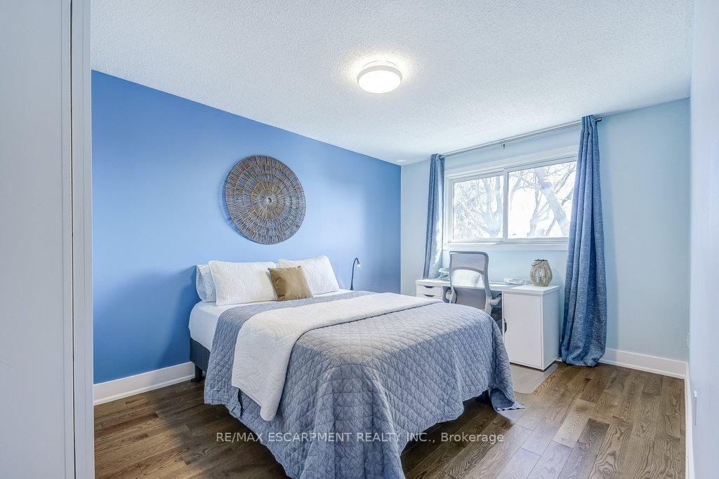 Photo 13 of 2352 Malcolm Crescent, Burlington, Brant Hills — HOMEH