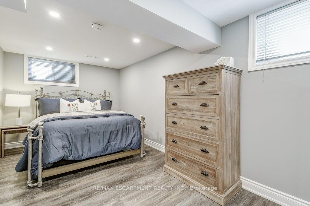 Photo 20 of 2352 Malcolm Crescent, Burlington, Brant Hills — HOMEH