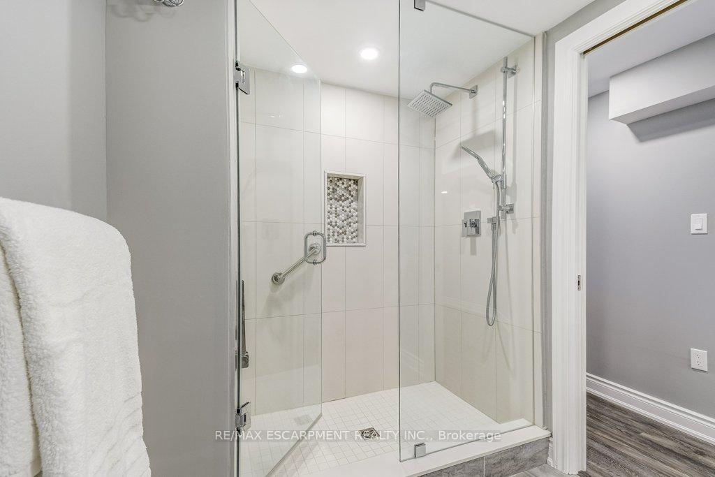 Photo 22 of 2352 Malcolm Crescent, Burlington, Brant Hills — HOMEH