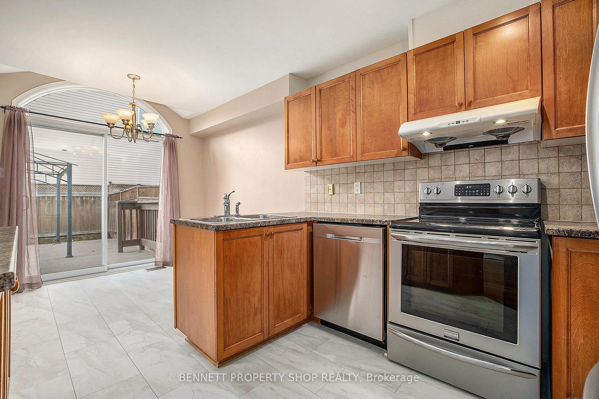 Photo 6 of 60 Sunvale Way, Ottawa, Barrhaven East — HOMEH
