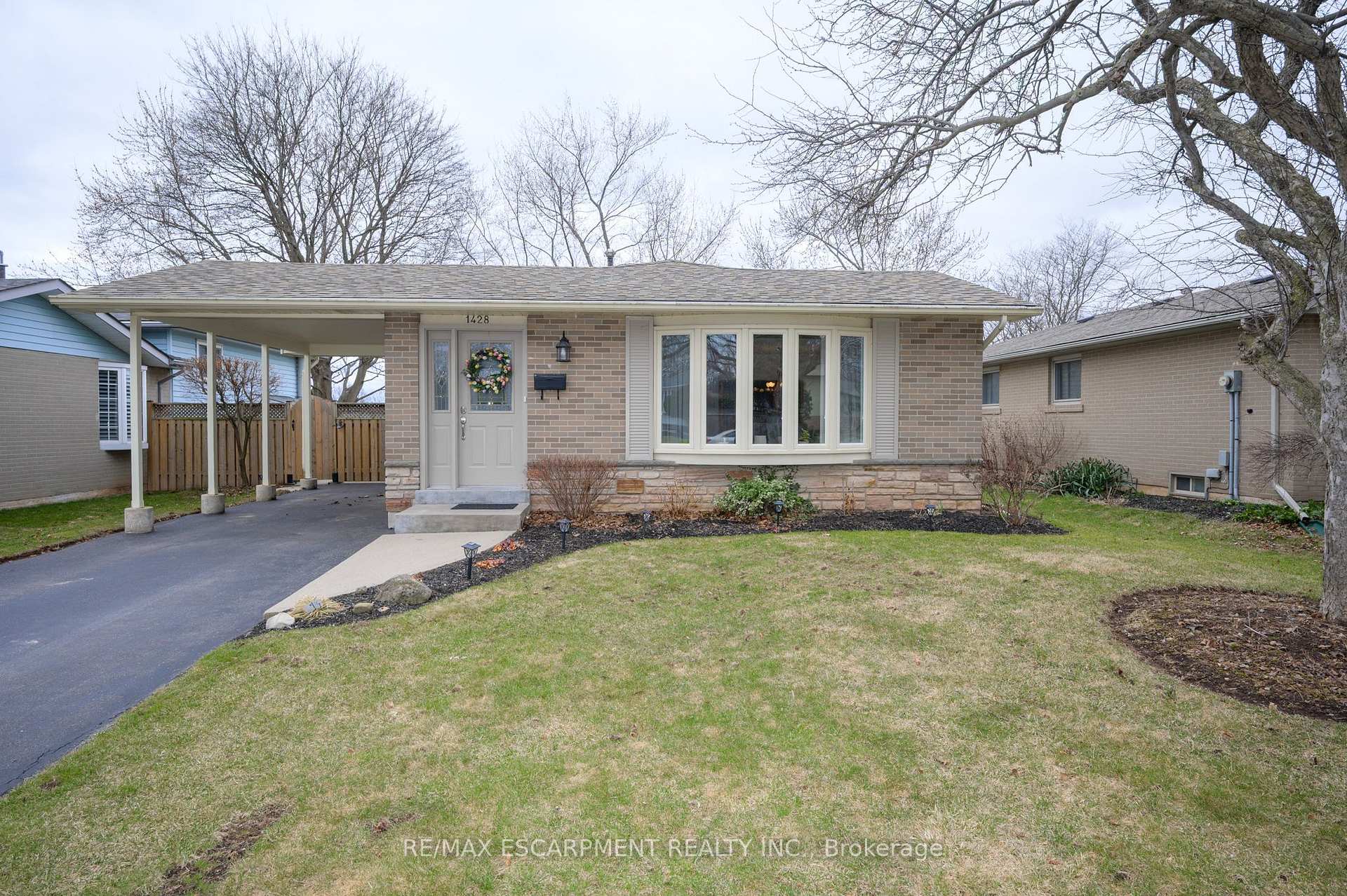 Photo 1 of 1428 Dewbourne Crescent, Burlington, Palmer — HOMEH