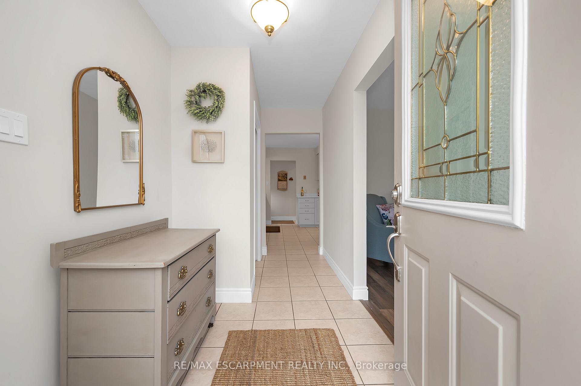 Photo 3 of 1428 Dewbourne Crescent, Burlington, Palmer — HOMEH