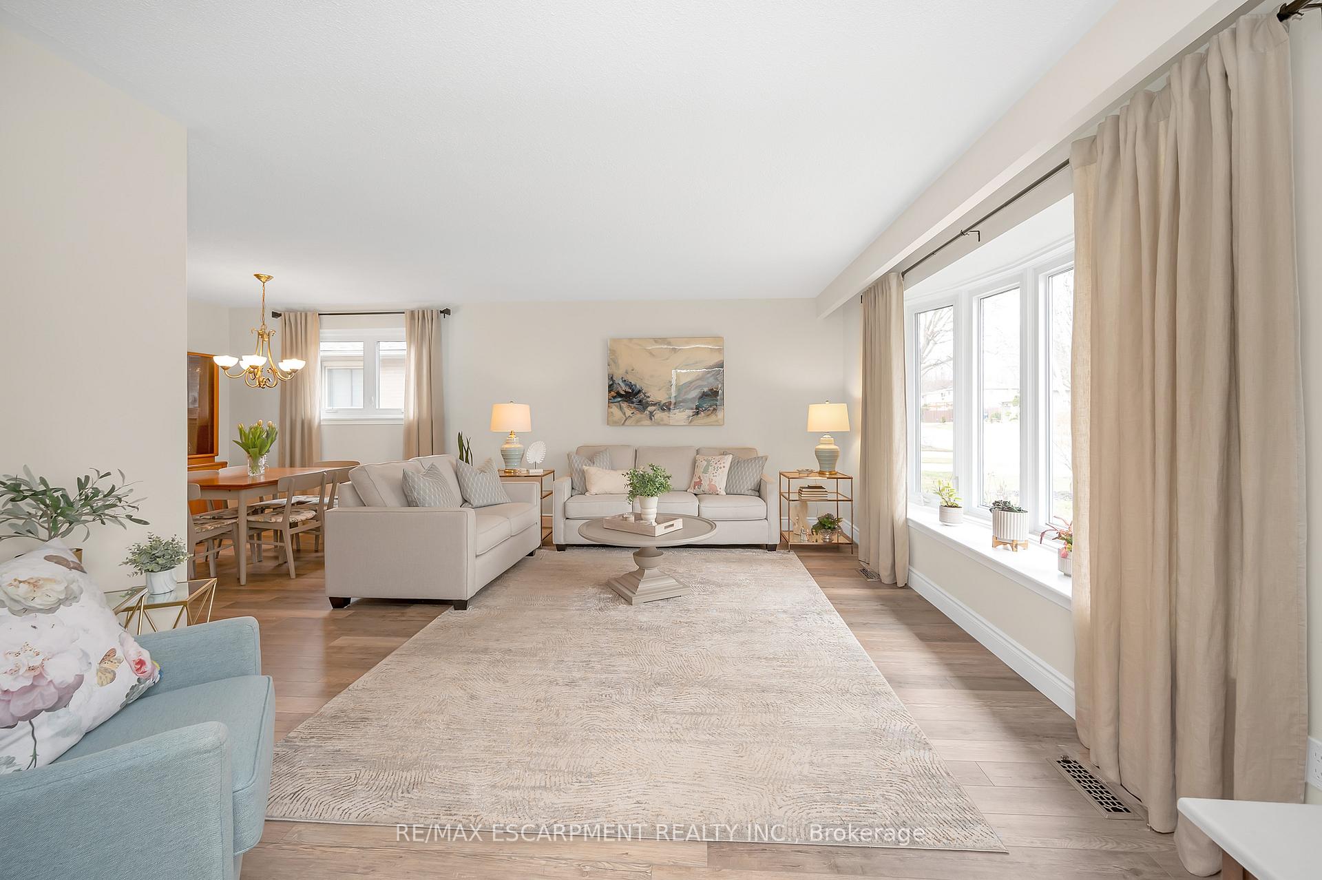 Photo 4 of 1428 Dewbourne Crescent, Burlington, Palmer — HOMEH