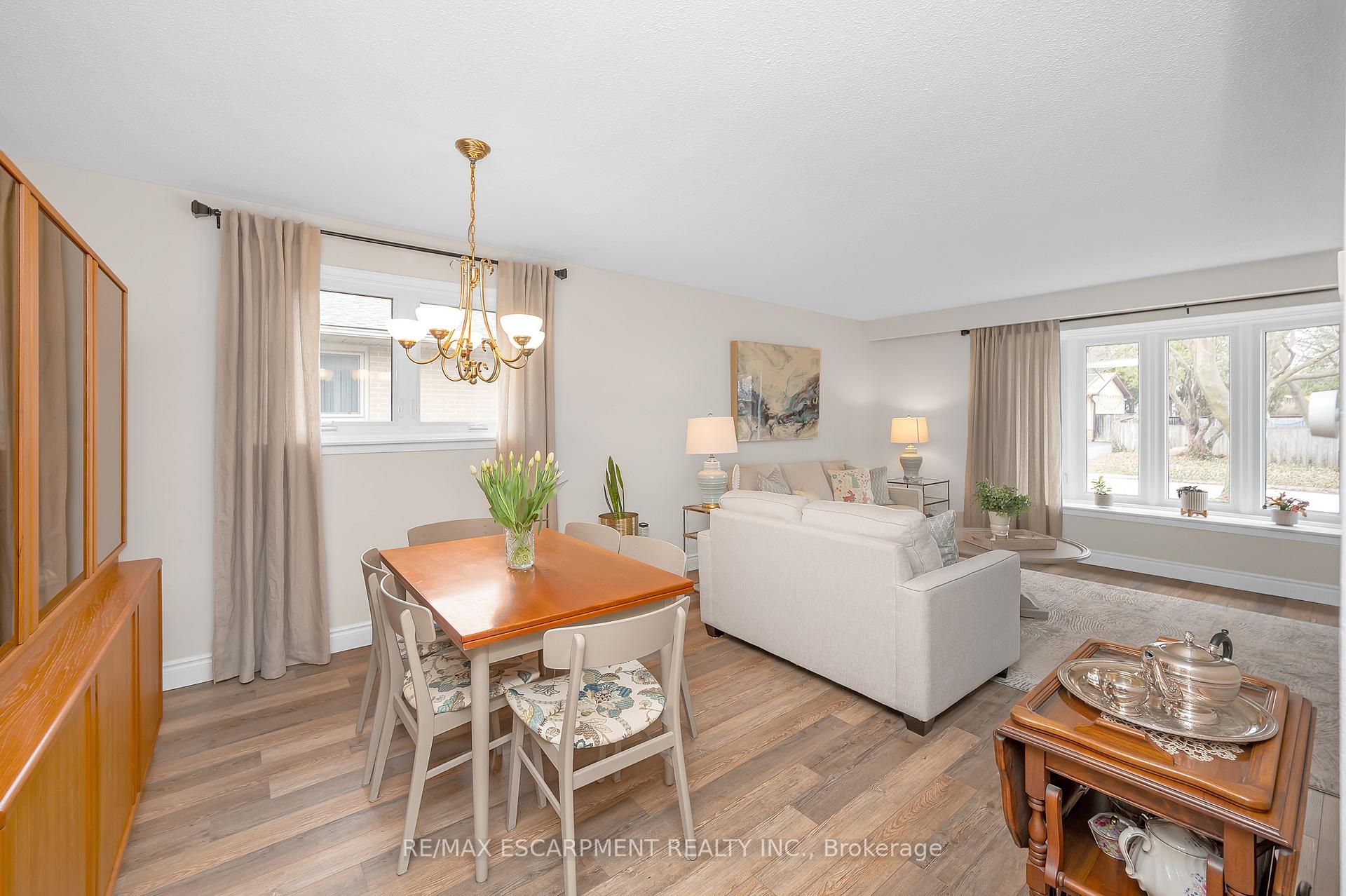 Photo 6 of 1428 Dewbourne Crescent, Burlington, Palmer — HOMEH