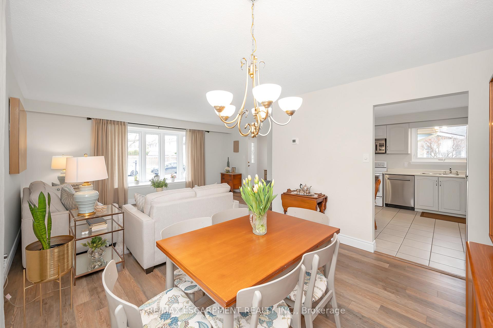 Photo 7 of 1428 Dewbourne Crescent, Burlington, Palmer — HOMEH