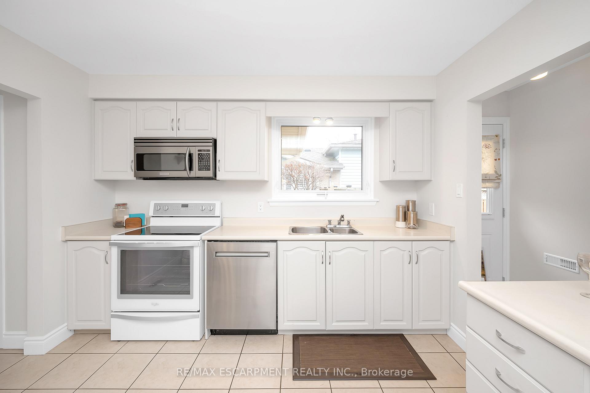 Photo 8 of 1428 Dewbourne Crescent, Burlington, Palmer — HOMEH