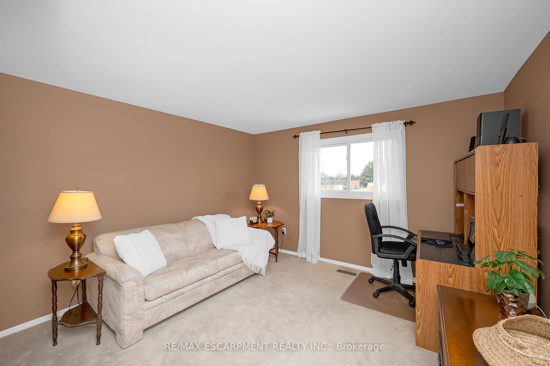 Photo 11 of 1428 Dewbourne Crescent, Burlington, Palmer — HOMEH