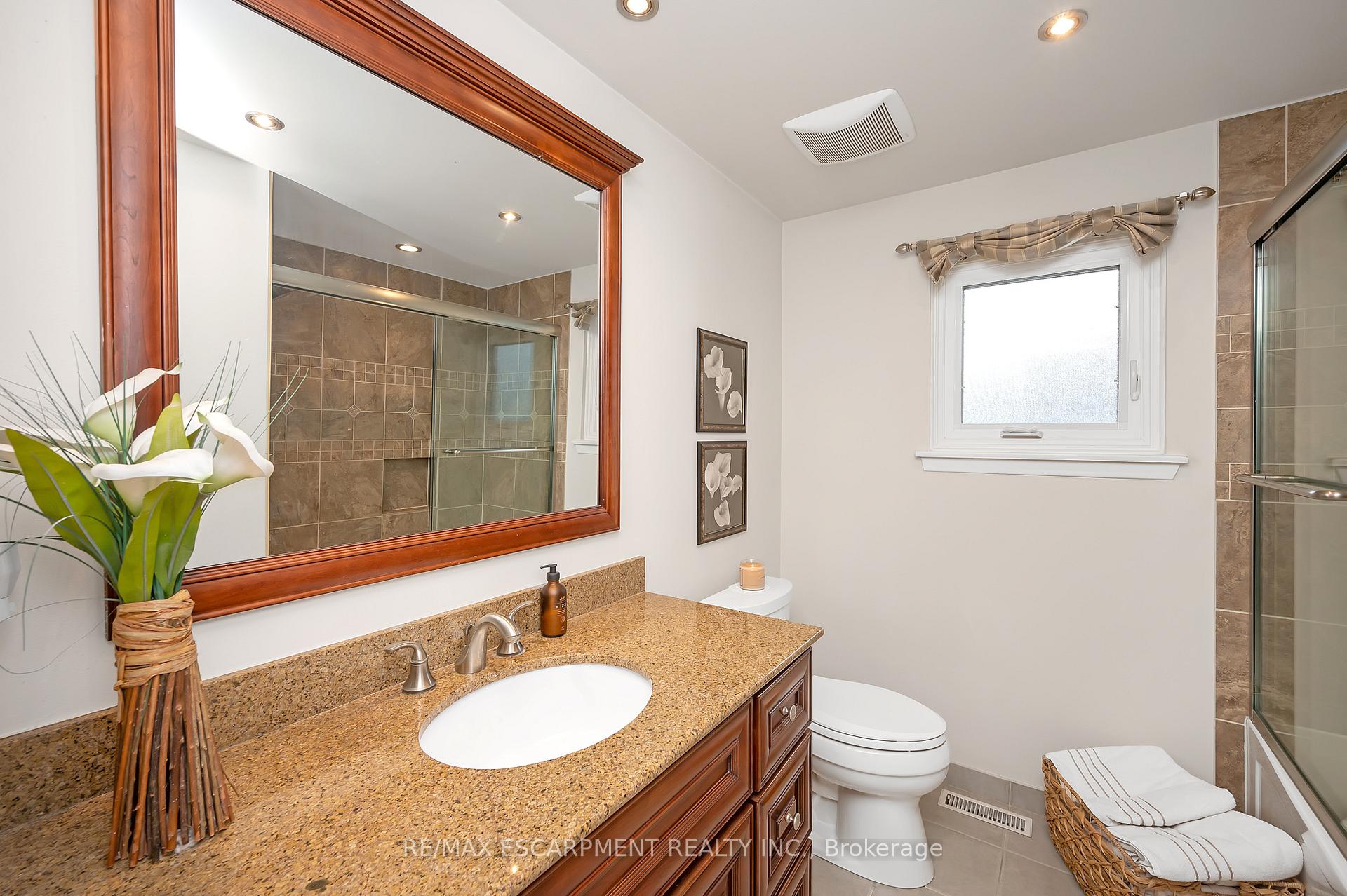 Photo 12 of 1428 Dewbourne Crescent, Burlington, Palmer — HOMEH