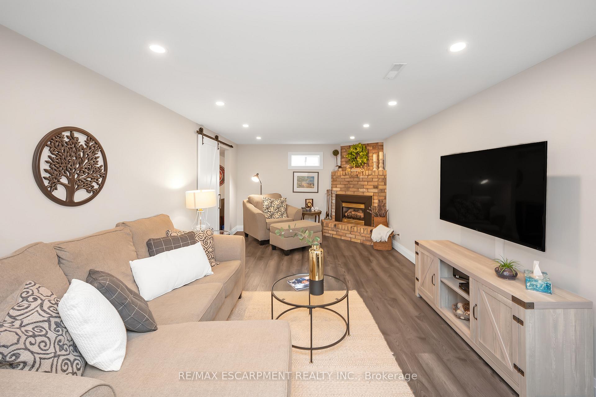 Photo 14 of 1428 Dewbourne Crescent, Burlington, Palmer — HOMEH