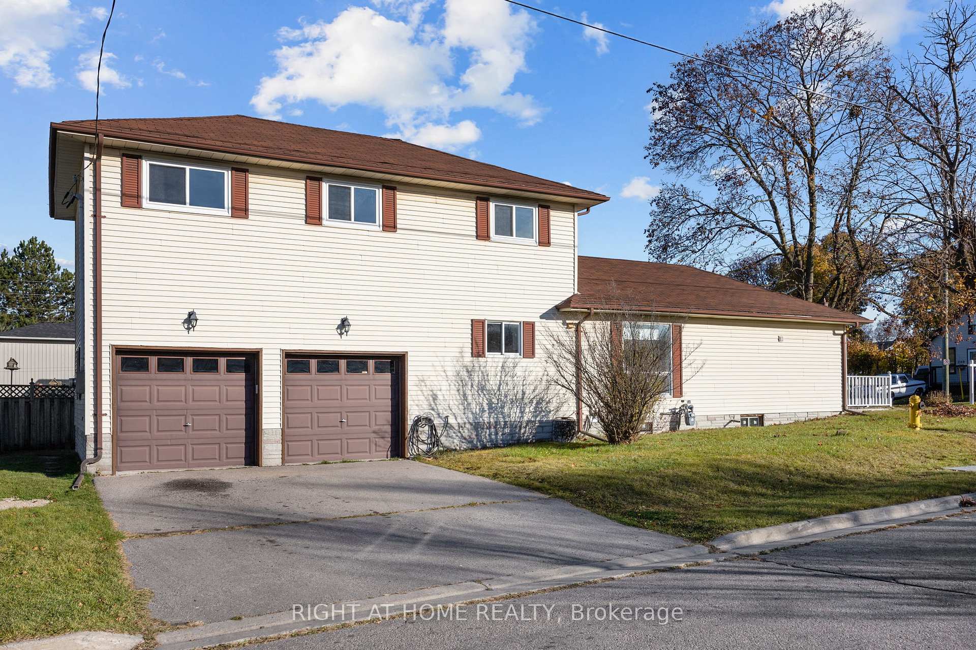 Photo 2 of 292 Pacific Avenue, Oshawa, Vanier — HOMEH