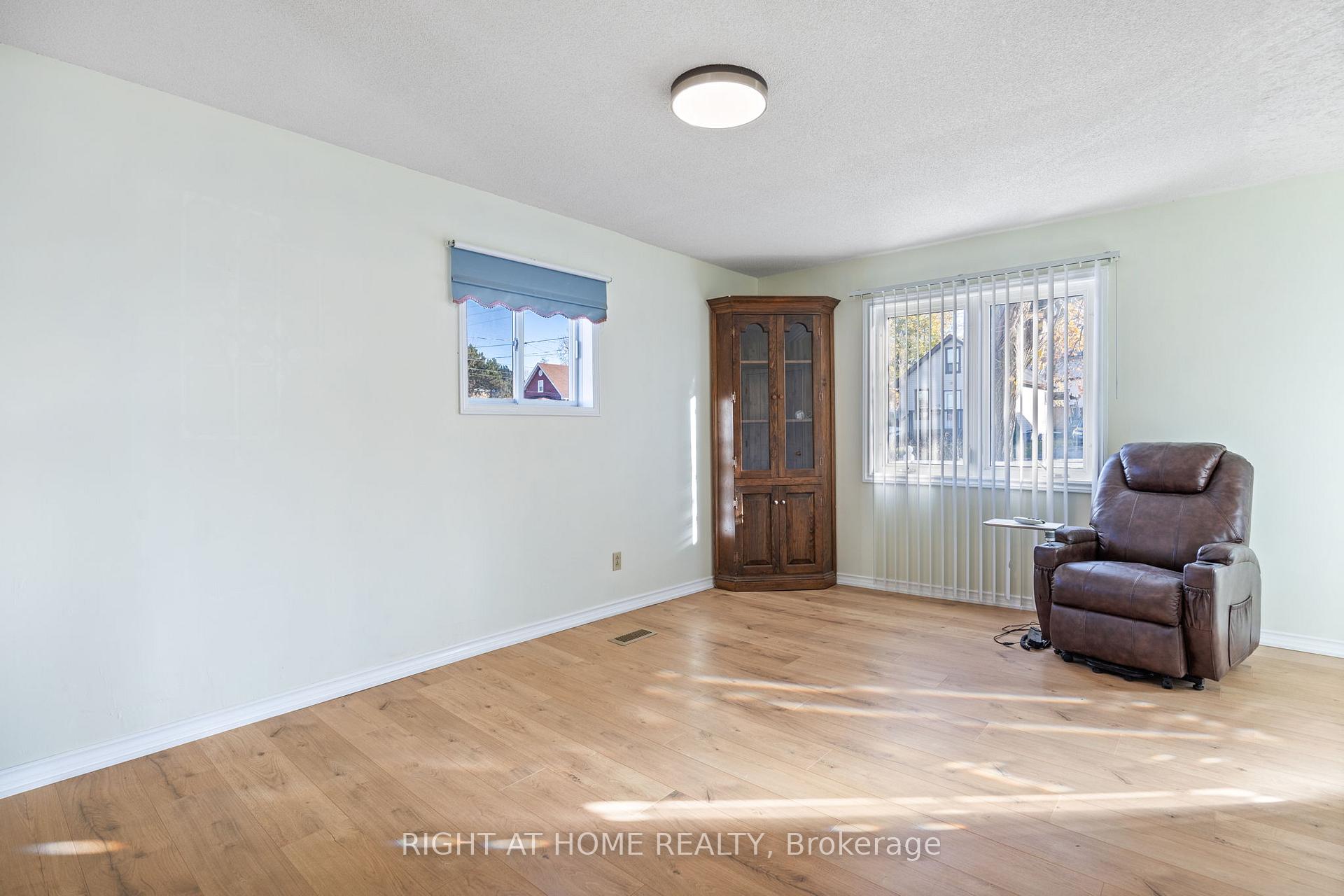 Photo 6 of 292 Pacific Avenue, Oshawa, Vanier — HOMEH