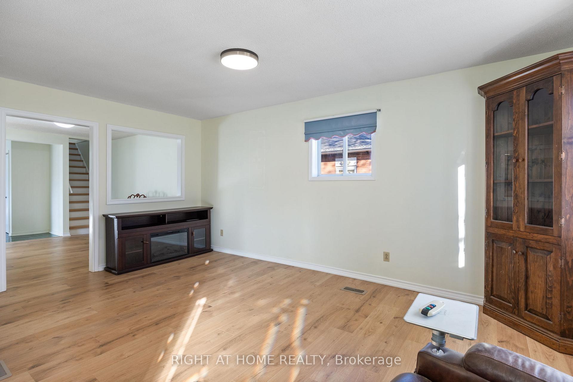 Photo 7 of 292 Pacific Avenue, Oshawa, Vanier — HOMEH