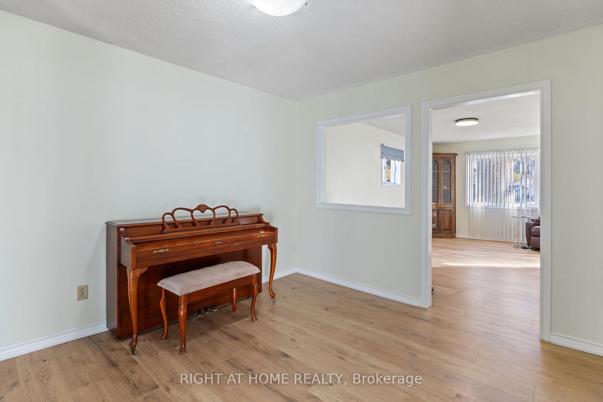 Photo 11 of 292 Pacific Avenue, Oshawa, Vanier — HOMEH