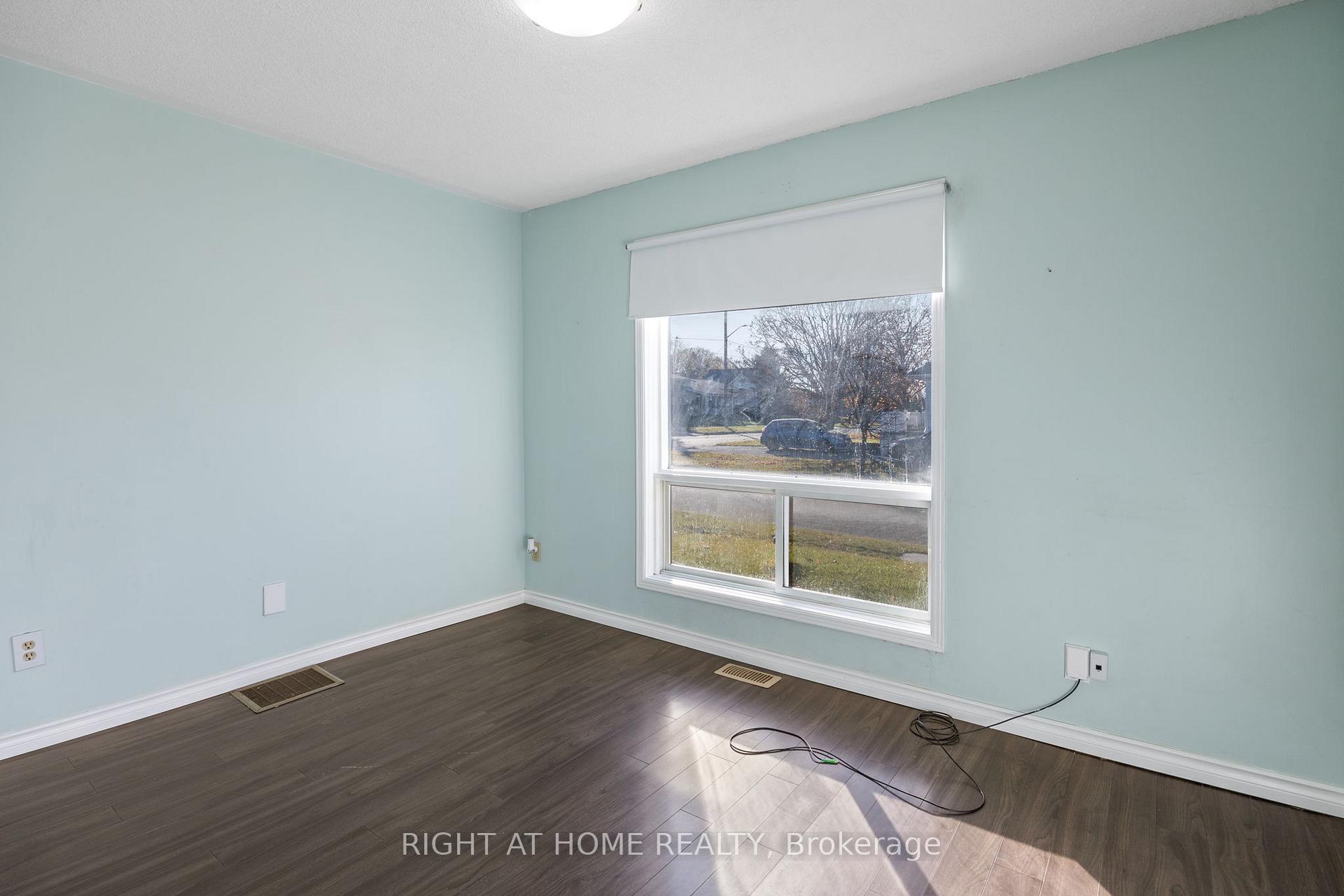 Photo 12 of 292 Pacific Avenue, Oshawa, Vanier — HOMEH