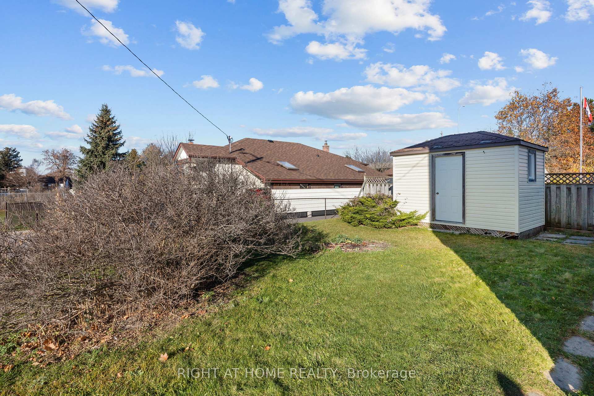 Photo 15 of 292 Pacific Avenue, Oshawa, Vanier — HOMEH