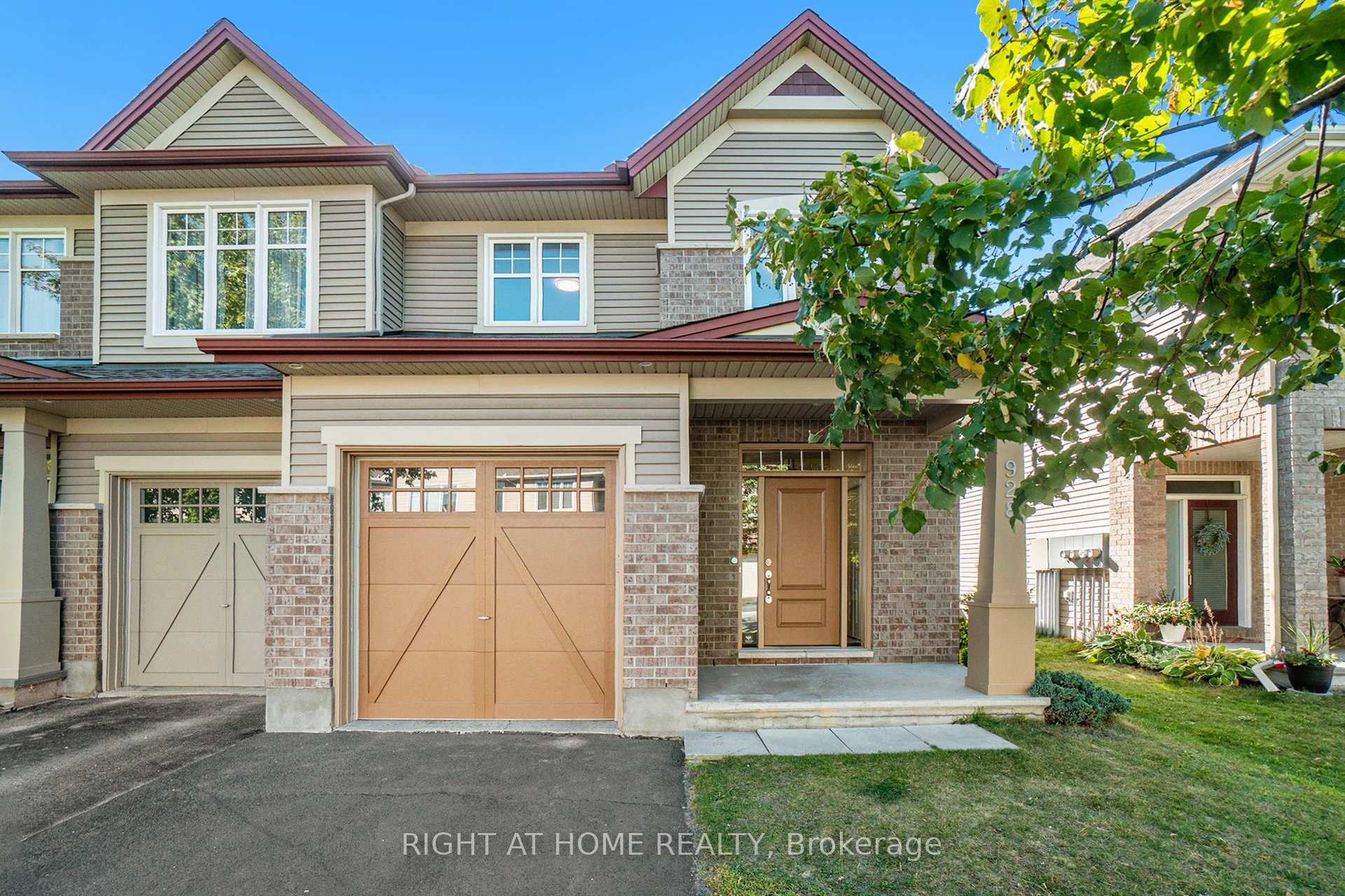 Photo 3 of 928 Bunchberry Way, Ottawa, Blossom Park/Kemp Park/Findlay Creek — HOMEH