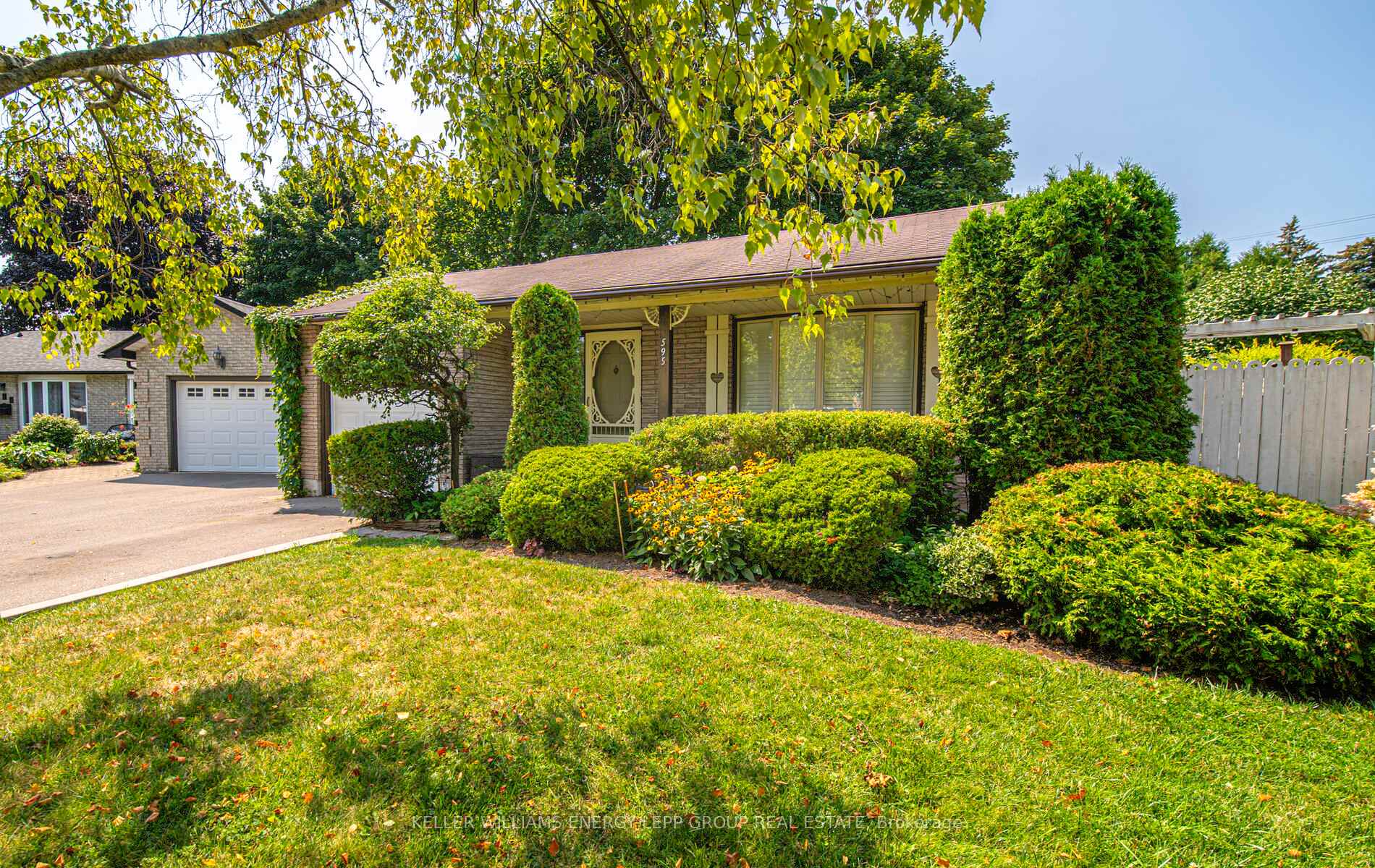 Photo 2 of 595 Foxrun Court, Oshawa, Pinecrest — HOMEH
