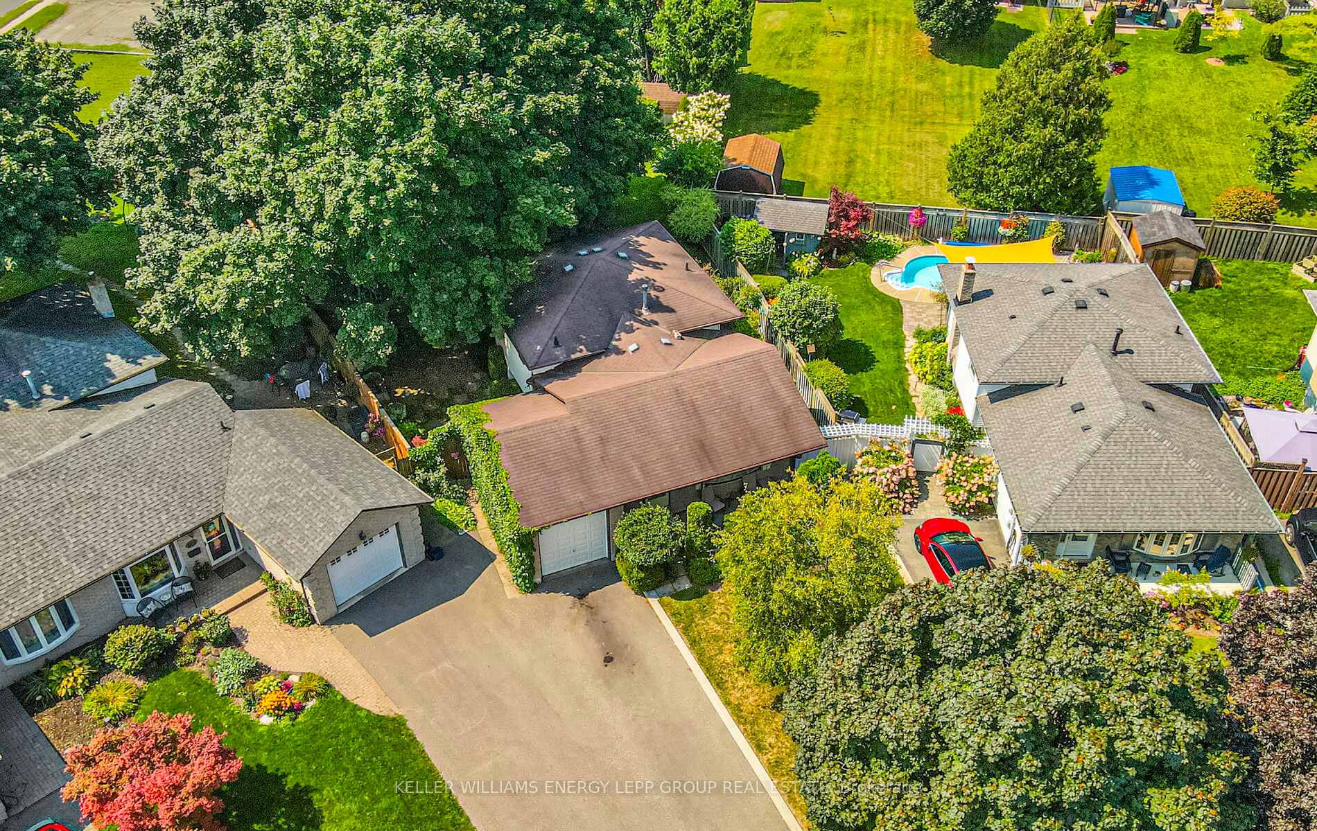 Photo 3 of 595 Foxrun Court, Oshawa, Pinecrest — HOMEH