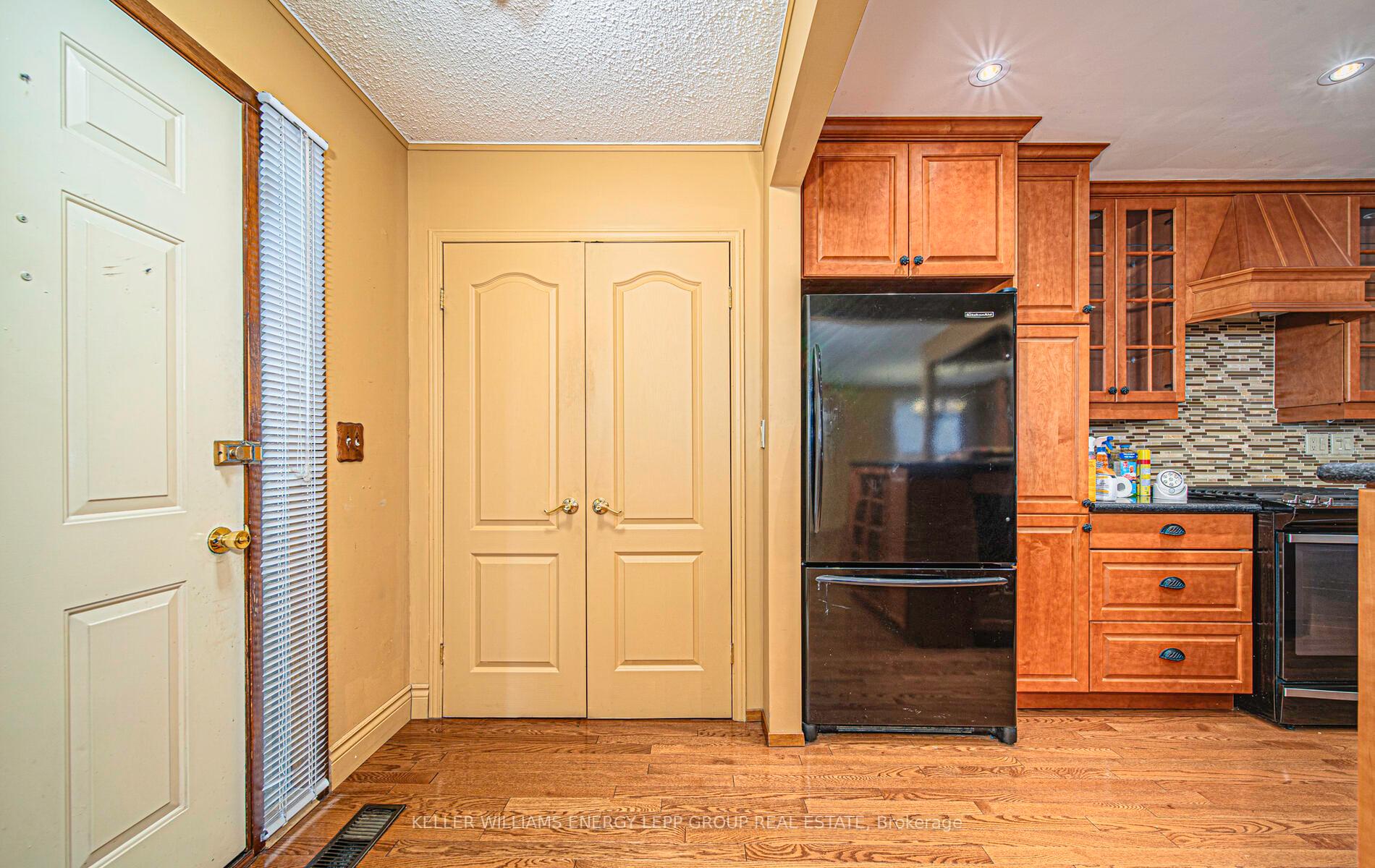 Photo 4 of 595 Foxrun Court, Oshawa, Pinecrest — HOMEH
