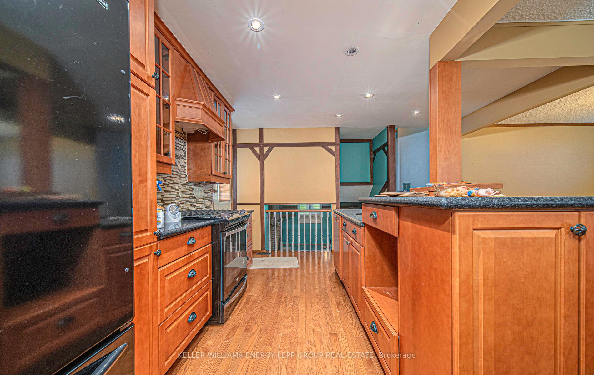 Photo 5 of 595 Foxrun Court, Oshawa, Pinecrest — HOMEH