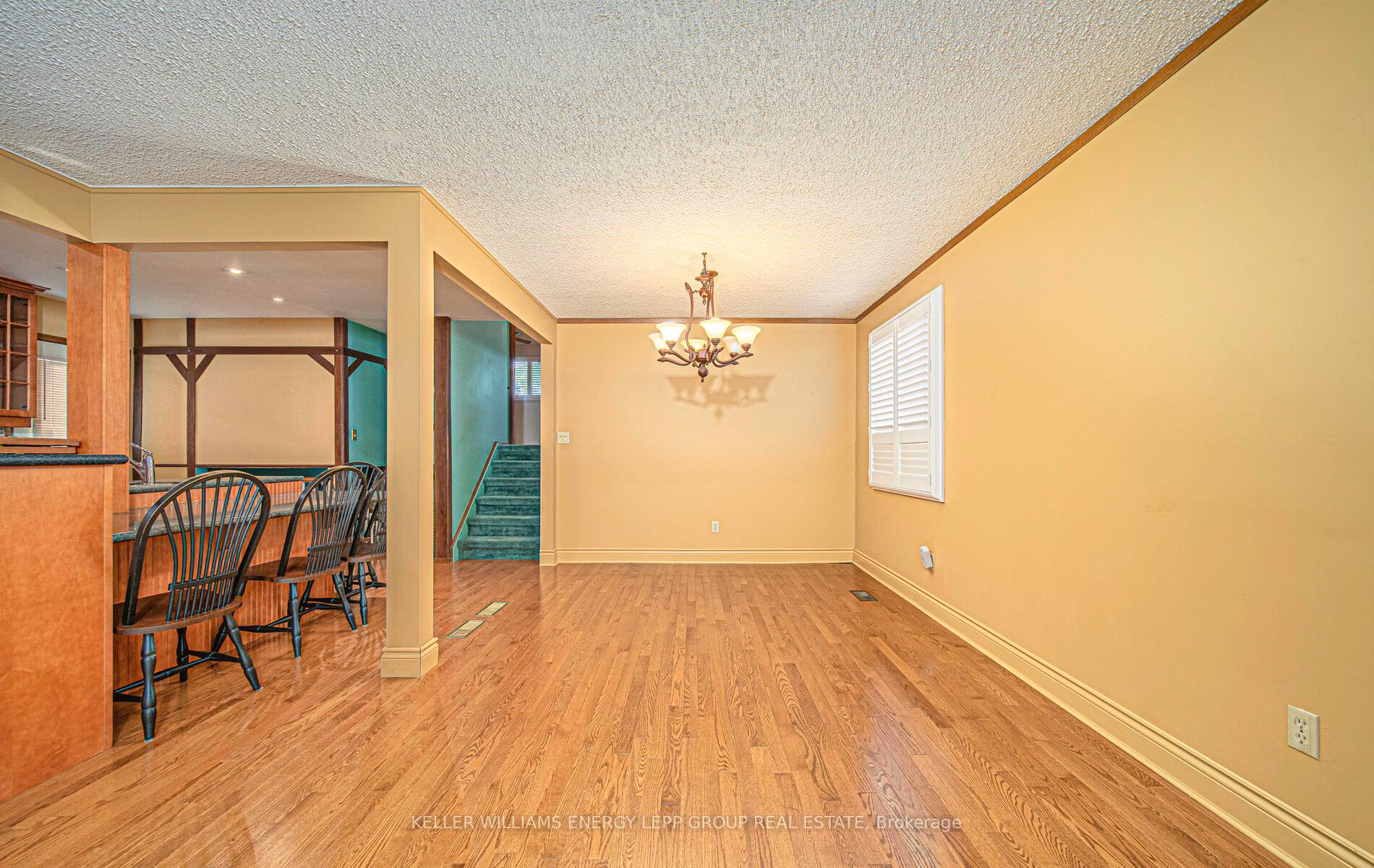 Photo 7 of 595 Foxrun Court, Oshawa, Pinecrest — HOMEH