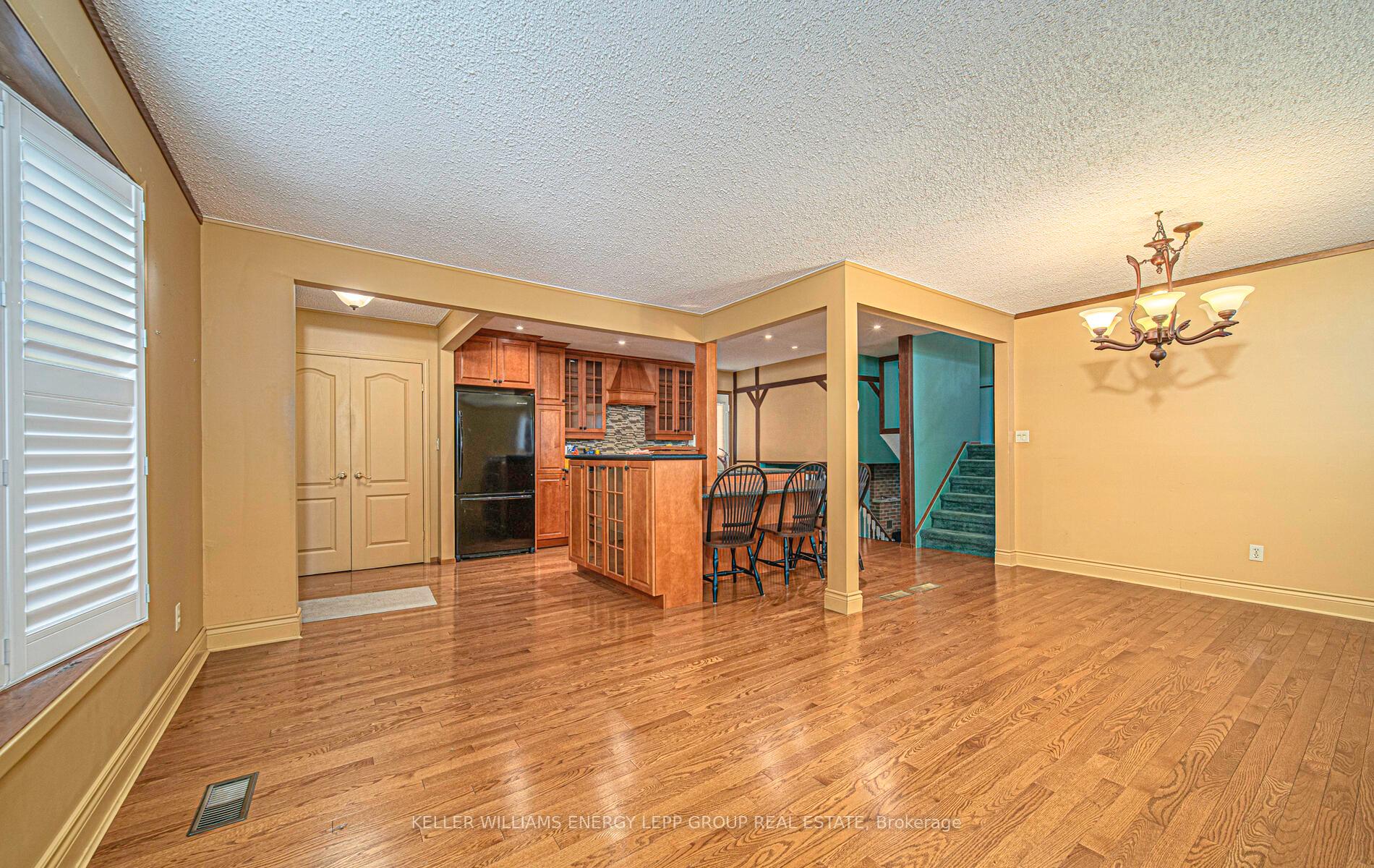 Photo 8 of 595 Foxrun Court, Oshawa, Pinecrest — HOMEH